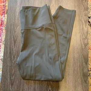 Vuori Studio Packet Legging in Oregano Color - Short Length, Size XL